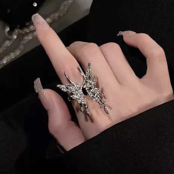 🦋 Black Butterfly Gem Ring - Picture 6 of 7